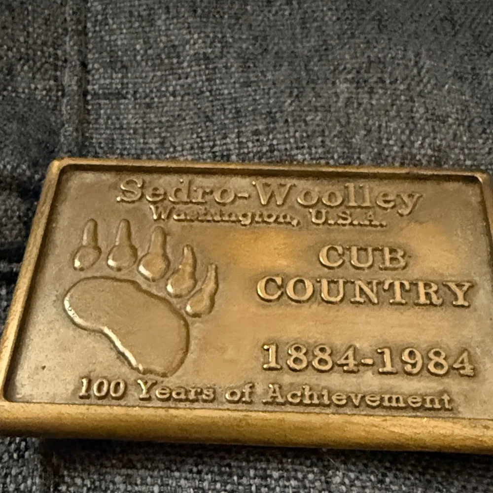 Cub Country Brass Belt Buckle - Brown/Gold